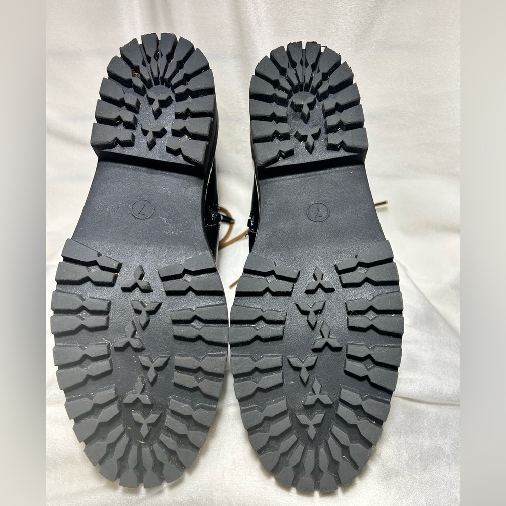 A New Day black warm winter furry lace up round toe women’s ankle booties size 7 - Picture 9 of 12